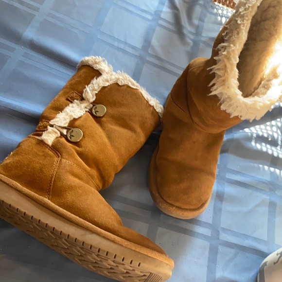 Koolaburra Other - 🔷2/$15 or 3/$20 - girls boots